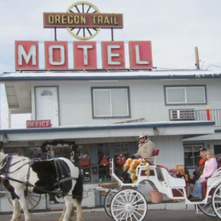 Oregon Trail Motel And Restaurant Baker City Bagian luar foto