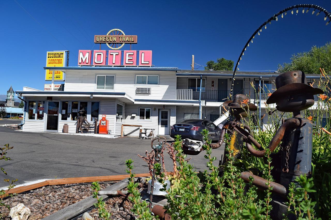 Oregon Trail Motel And Restaurant Baker City Bagian luar foto